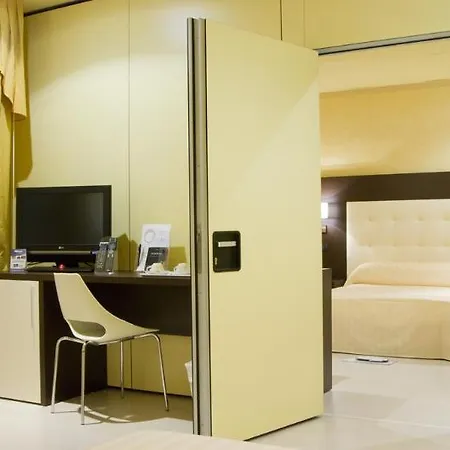 Jr Amadeus Hotell 4*