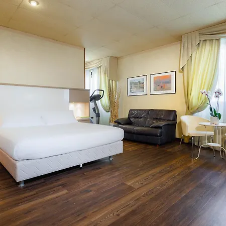 Jr Amadeus Hotel