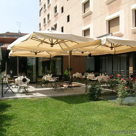 Jr Amadeus Hotel 4*