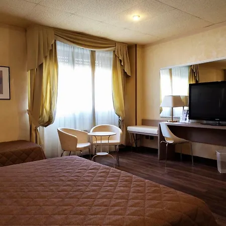 Jr Amadeus Hotel