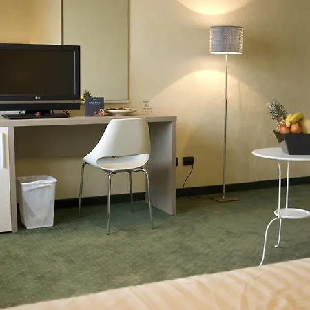 Jr Amadeus Hotel 4*