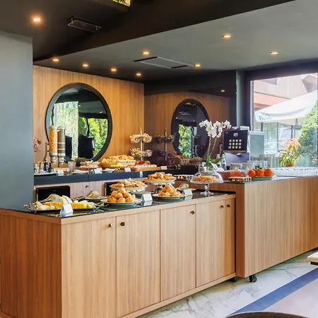 Jr Amadeus Hotel 4*