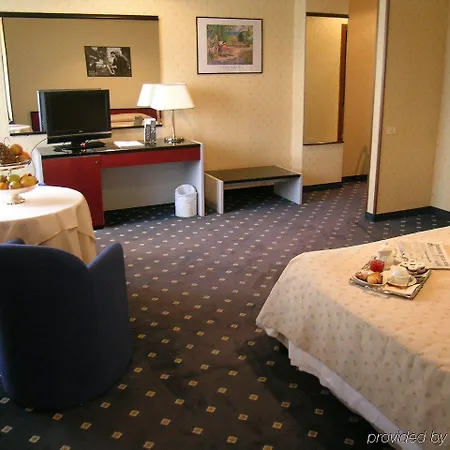 Jr Amadeus Hotel 4*