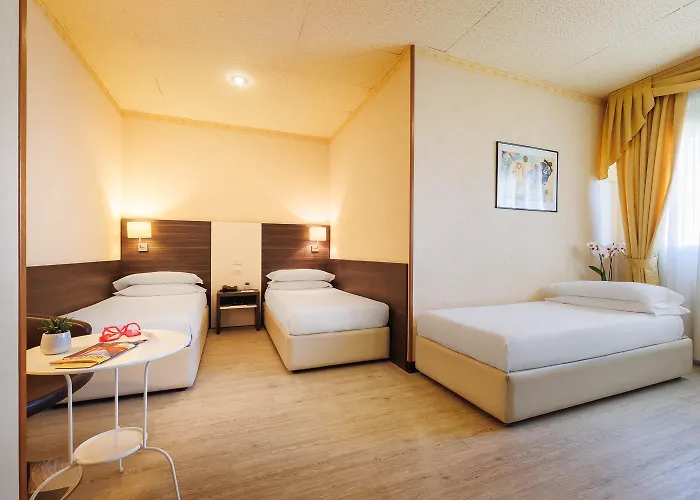 Jr Amadeus Hotel Bolonia