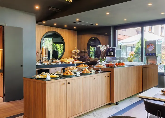 Jr Amadeus Hotell 4*
