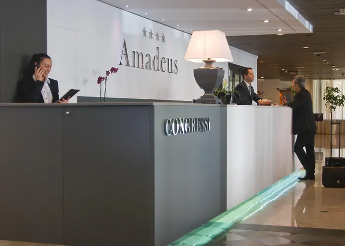 Jr Amadeus Hotell 4*