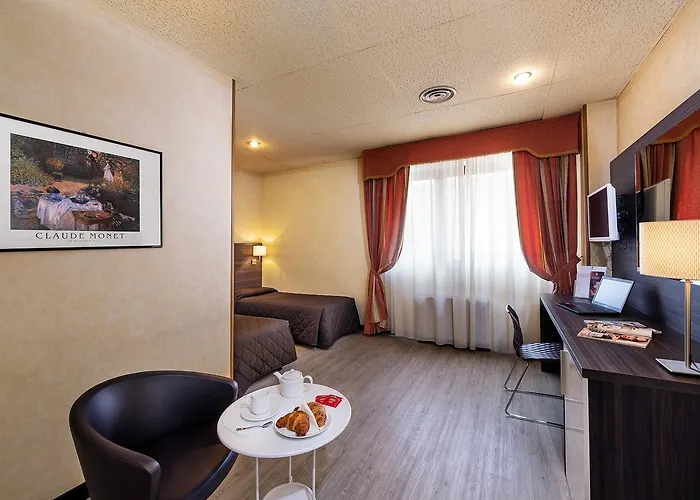 Jr Amadeus Hotell